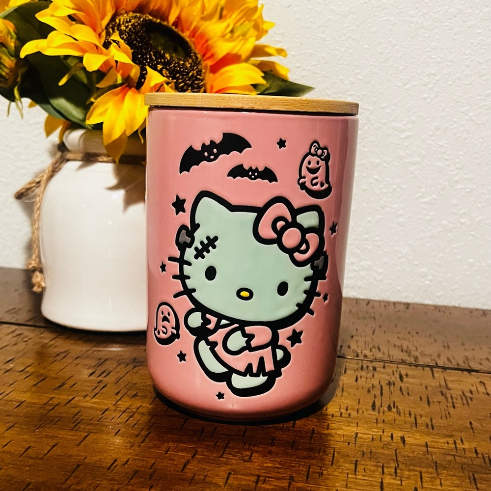 New hello kitty Halloween canister